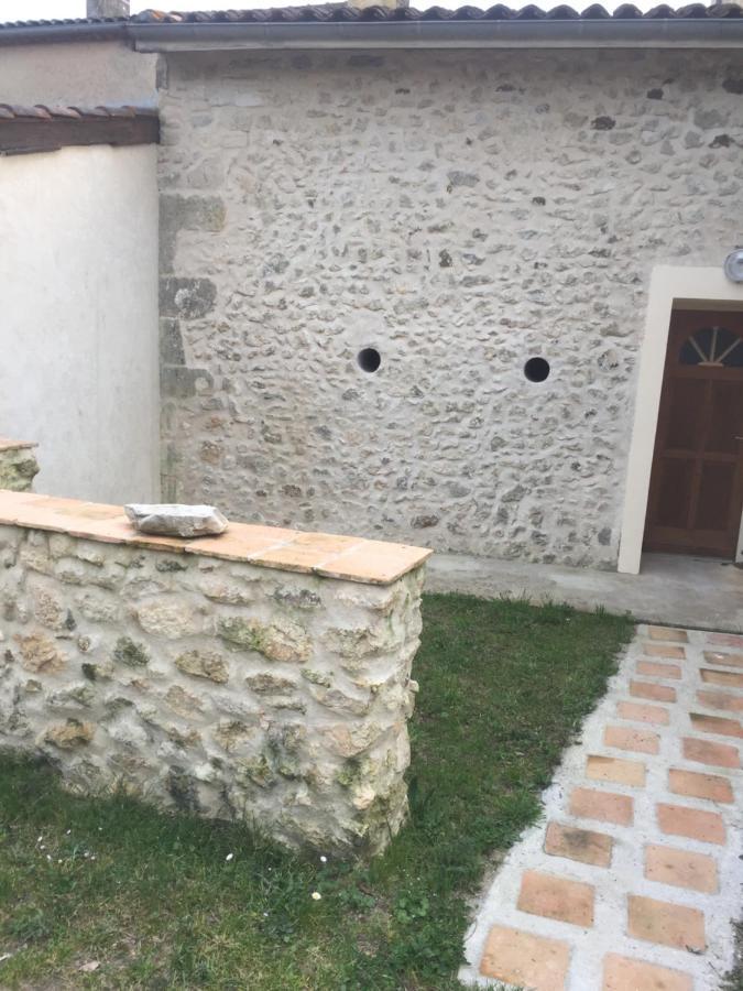 Superbe gîte à la campagne dans le bordelais Saint-Vivien-de-Blaye Extérieur photo